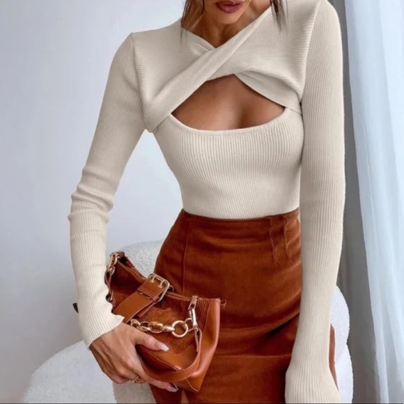 Sweaters - Cozy Cut out Knit Sweater Top